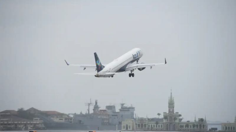 Ministro diz que programa de passagens aéreas mais baratas começa no dia 5