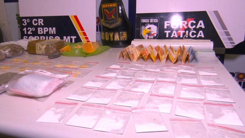 Dupla é presa por tráfico de drogas e um dos suspeitos tinha mandado de prisão em aberto em Sorriso