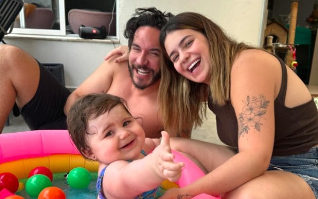 Viih Tube e Eliezer têm funcionário para ler críticas à filha Viih Tube e Eliezer têm funcionário para ler críticas à filha