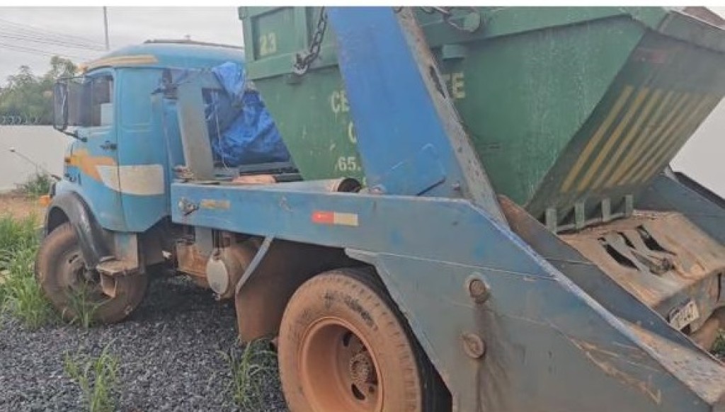 Polícia Civil flagra descarte irregular de resíduos em represa e prende motorista em VG Polícia Civil flagra descarte irregular de resíduos em represa e prende motorista em VG