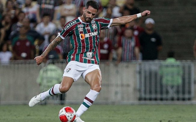 Meia do Fluminense celebra volta ao Maracanã: ‘Especial’