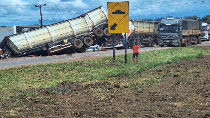 Colisão entre três carretas é registrada na BR-163 em Guarantã do Norte