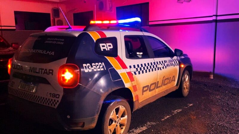 Homem em surto psicótico é capturado pela polícia após invadir residência
