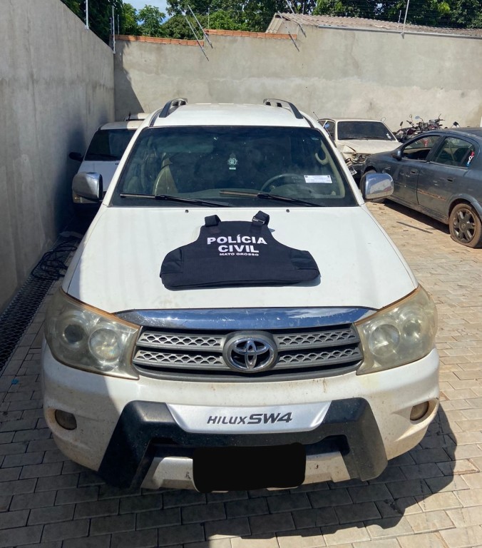 Polícia Civil apreende camionete Toyota Hilux SW4 produto de estelionato Polícia Civil apreende camionete Toyota Hilux SW4 produto de estelionato