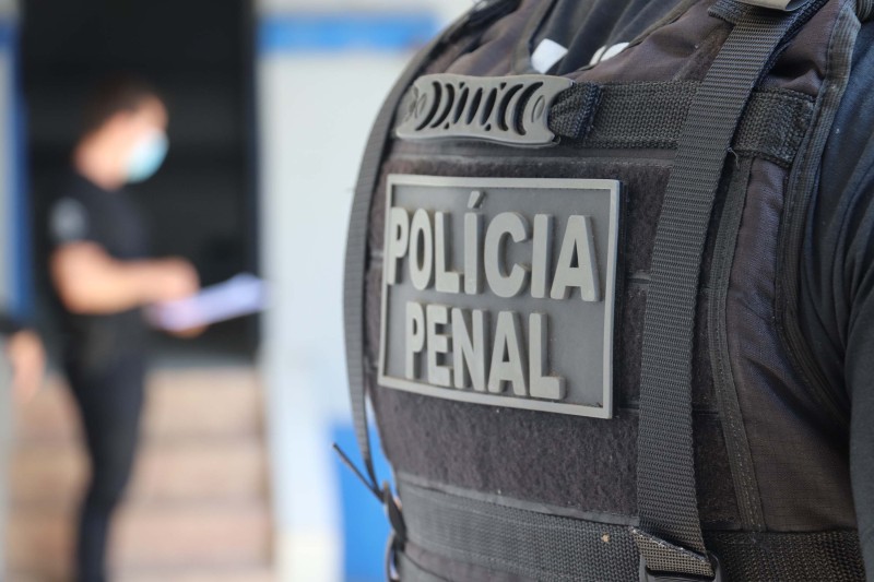 Juiz mantém decreto que proíbe policiais penais de usarem celulares nos presídios em MT