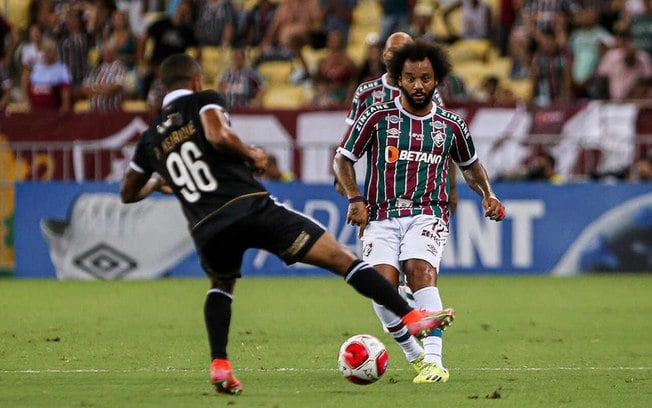 Marcelo, do Fluminense, participa de transição e pode enfrentar LDU