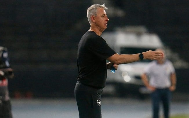 Fala de Tiago Nunes sobre elenco repercute após derrota do Botafogo