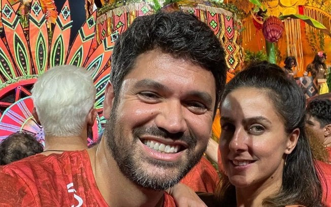 Jornalistas da Globo assumem namoro no Carnaval da Sapucaí