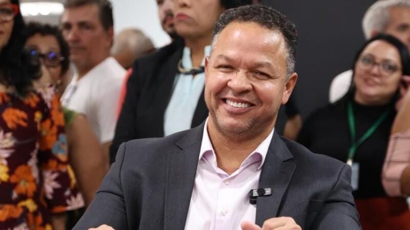 Governador sanciona lei de Cláudio Ferreira que cria sanções a invasores de terra em MT