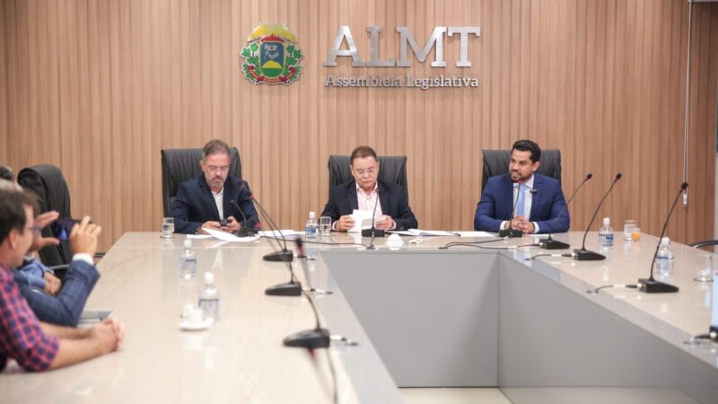 Deputados suplentes assumem vagas de titulares licenciados da ALMT