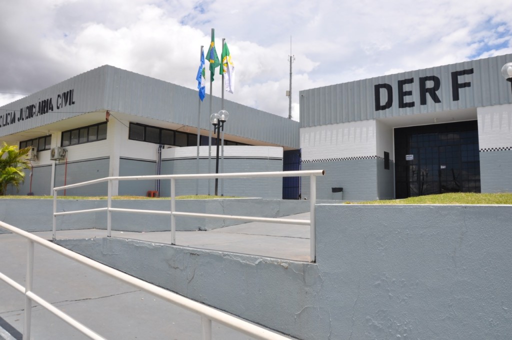 Polícia Civil prende em flagrante autores de roubos praticados na Capital e no interior Polícia Civil prende em flagrante autores de roubos praticados na Capital e no interior