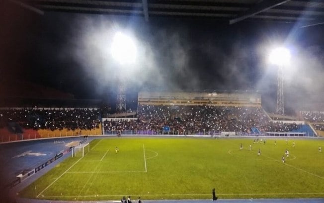 Torcida do Nacional Potosí reclama de valores para a Sul-Americana