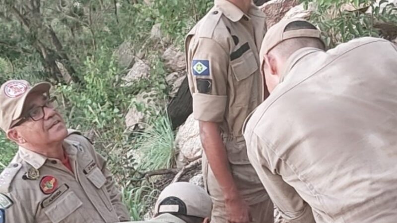 Corpo de Bombeiros Militar resgata homem que tinha desaparecido no Morro de Santo Antônio