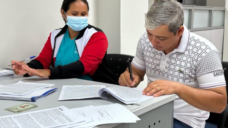 Famílias assinam contrato para aquisição de casas em Várzea Grande