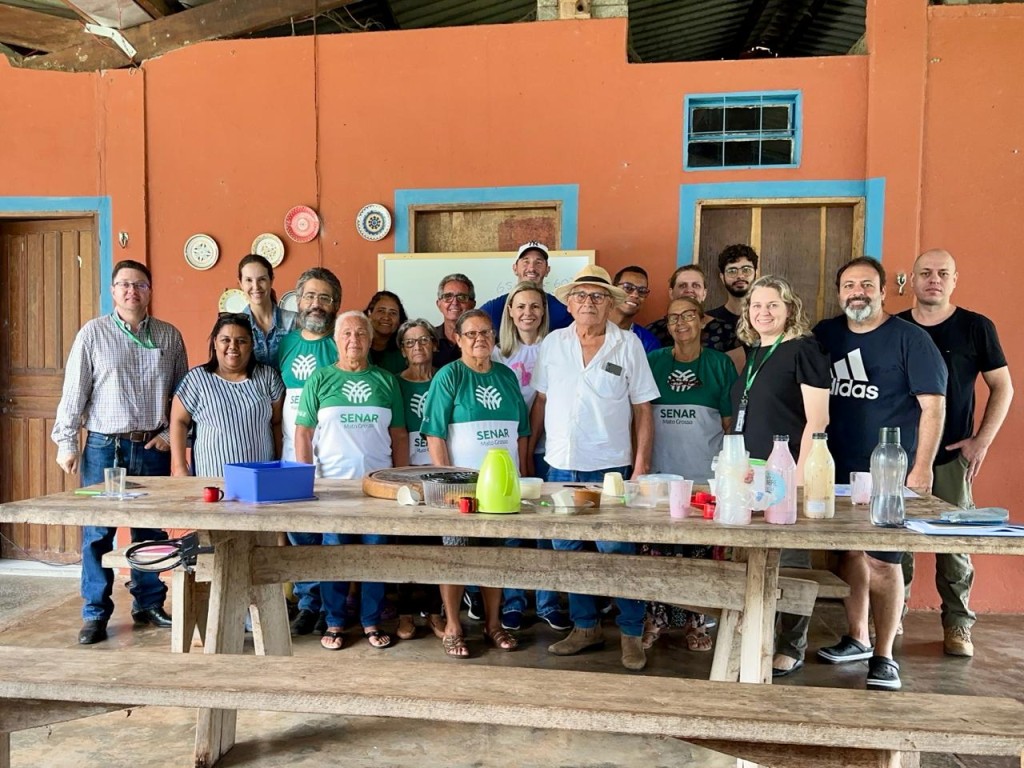 Produtores familiares recebem orientações do Indea durante curso com mato-grossense premiado nacionalmente Produtores familiares recebem orientações do Indea durante curso com mato-grossense premiado nacionalmente