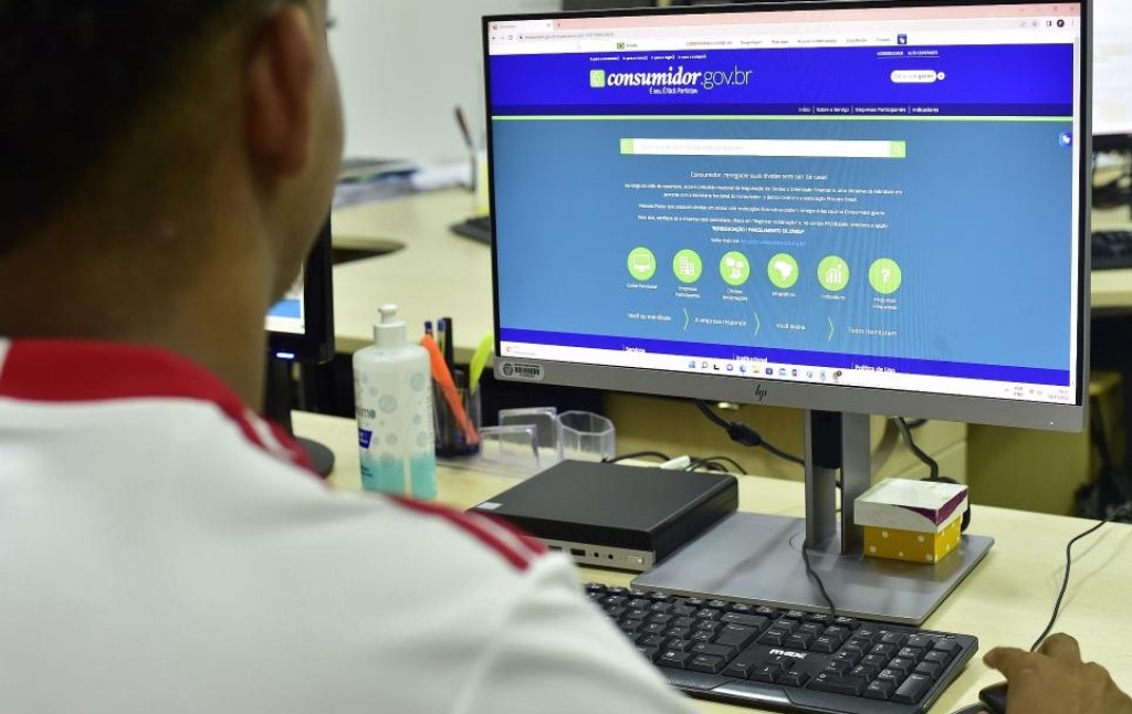Procon-MT participa de mutirão de renegociação de dívidas com bancos e instituições financeiras Procon-MT participa de mutirão de renegociação de dívidas com bancos e instituições financeiras