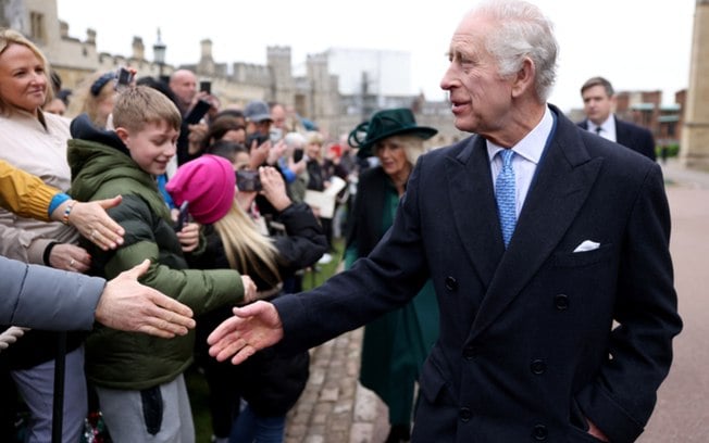 Rei Charles III faz rara aparição pública nesta Páscoa