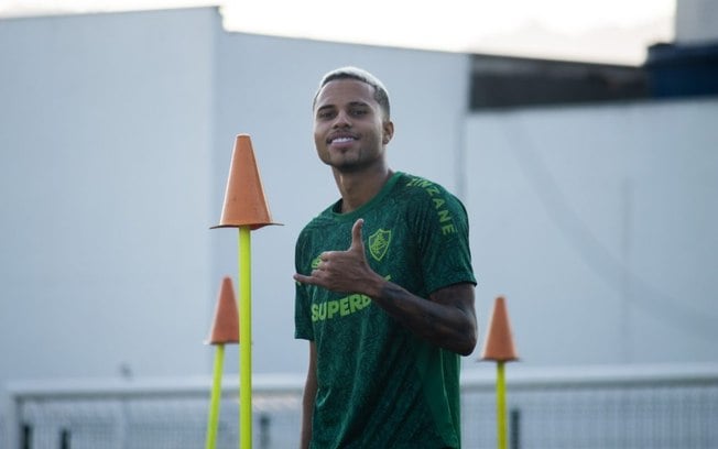 John Kennedy, Kauã Elias, Arthur e Alexsander foram afastados do Fluminense por indisciplina