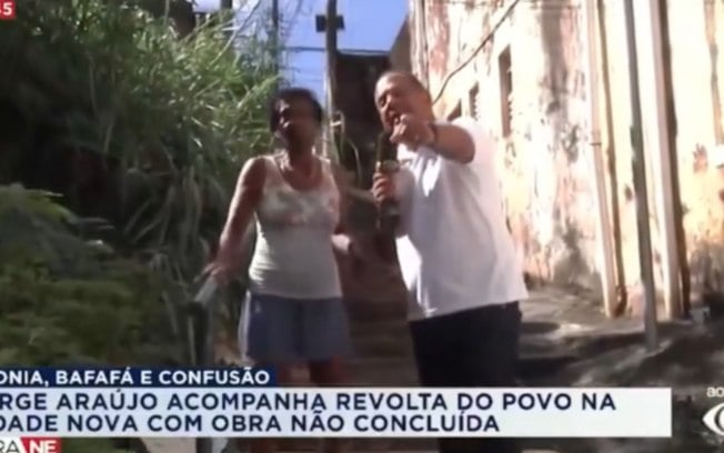 Repórter chama Belo de corno e leva invertida ao vivo Repórter chama Belo de corno e leva invertida ao vivo