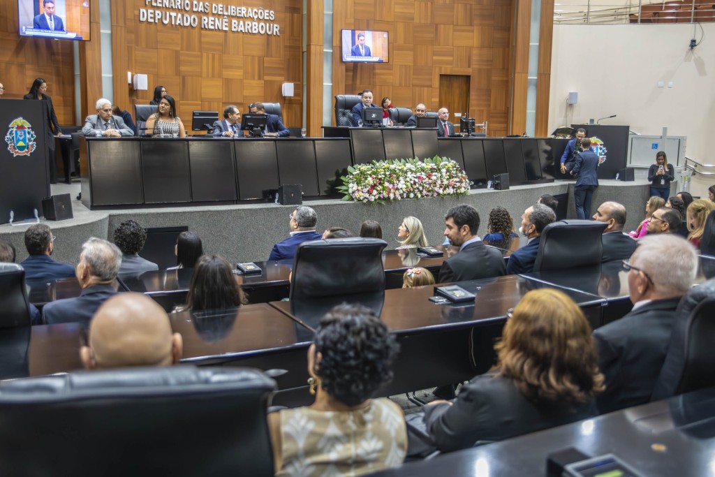 Profissionais de Administração são homenageados em sessão especial Profissionais de Administração são homenageados em sessão especial