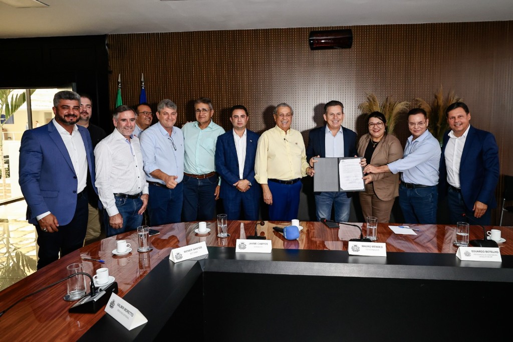 Governo de MT firma parceria para regularizar mais de 10.300 imóveis na região Oeste do Estado Governo de MT firma parceria para regularizar mais de 10.300 imóveis na região Oeste do Estado