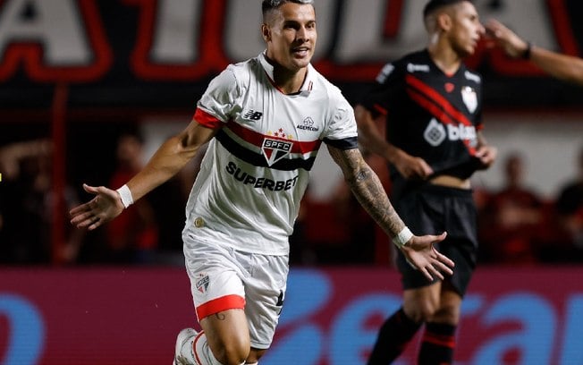 Ferreirinha goleador embaralha briga no ataque do São Paulo