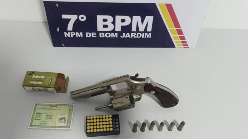 Polícia Militar prende homem com revólver e munições em Nobres