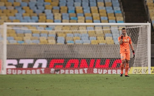 Fábio, do Fluminense, bate dois recordes no Brasileirão 2024
