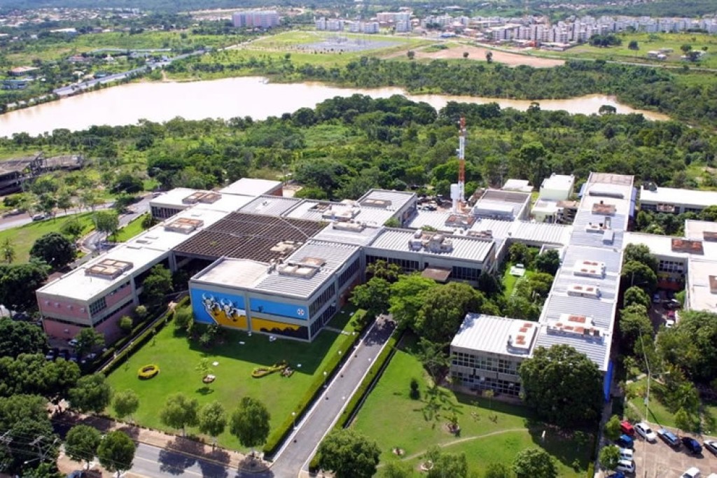 Equipamentos tecnológicos entregues pelo Governo de MT beneficiarão mais de 25 mil estudantes de escolas municipais Equipamentos tecnológicos entregues pelo Governo de MT beneficiarão mais de 25 mil estudantes de escolas municipais