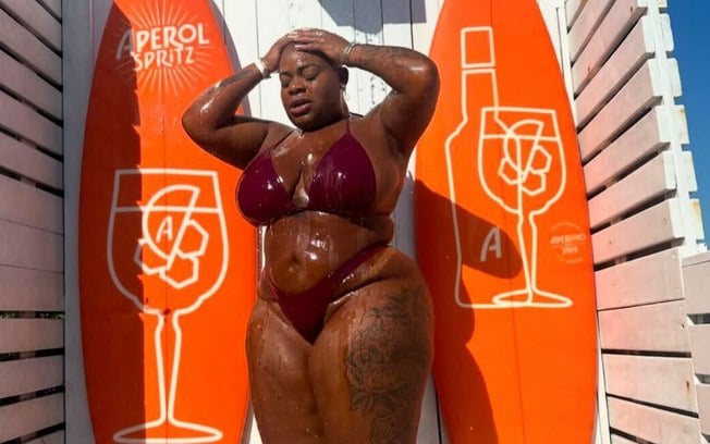 Jojo Todynho aposta em biquíni fininho e mostra emagrecimento na praia