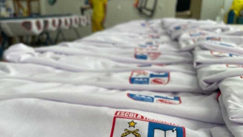 Governo entrega 30 mil uniformes escolares confeccionados por reeducandos em MT