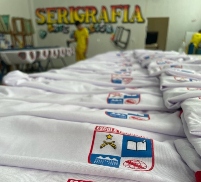 Governo entrega 30 mil uniformes escolares confeccionados por reeducandos em MT Governo entrega 30 mil uniformes escolares confeccionados por reeducandos em MT