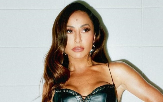 Sabrina Sato arrasa com look ousado para gravação da nova temporada de ‘Sobre Nós Dois’