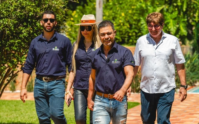 Zezé Di Camargo abre as “porteiras” e sedia evento agro em sua fazenda