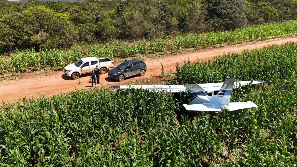 Envolvidos em queda de aeronave em Tangará da Serra são presos com armas e mais de 600 munições Envolvidos em queda de aeronave em Tangará da Serra são presos com armas e mais de 600 munições