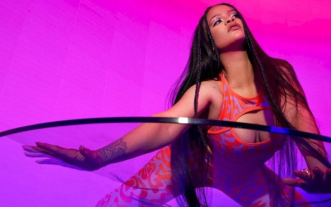 Rihanna sobre novas músicas em segredo: “Inimigos estão observando”