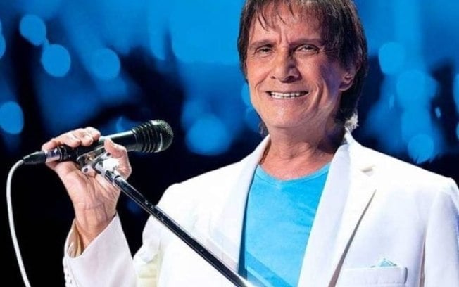 Fãs de Roberto Carlos chegam ao Pacaembu sem aviso do cancelamento do show