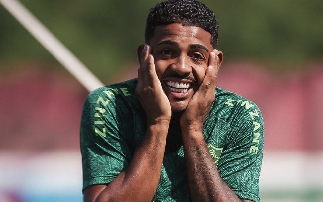 Fluminense afasta John Kennedy, Alexsander e mais dois por indisciplina