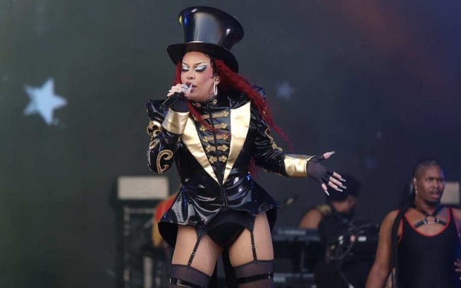 Gloria Groove emocionou os fãs ao compartilhar anuncio de retorno aos palcos