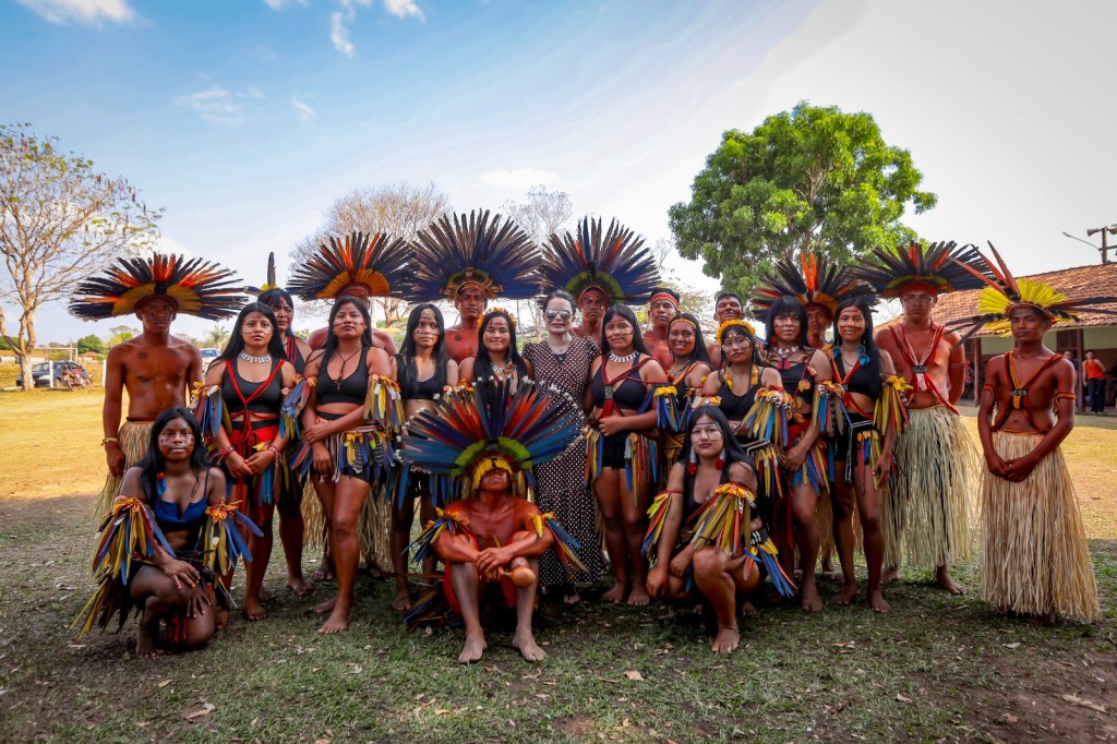 Madrinha dos povos indígenas, primeira-dama de MT lidera inciativas inovadoras com foco no desenvolvimento e sustentabilidade Madrinha dos povos indígenas, primeira-dama de MT lidera inciativas inovadoras com foco no desenvolvimento e sustentabilidade