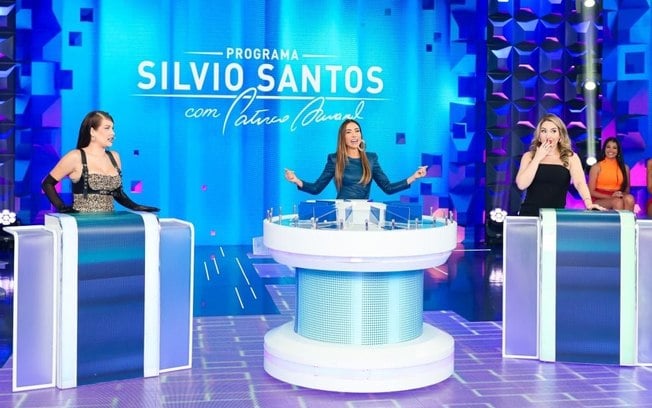 Amanda Meirelles vencedora do BBB e Jaqueline Grohalski vencedora de A Fazenda, juntas no Programa Silvio Santos Amanda Meirelles vencedora do BBB e Jaqueline Grohalski vencedora de A Fazenda, juntas no Programa Silvio Santos
