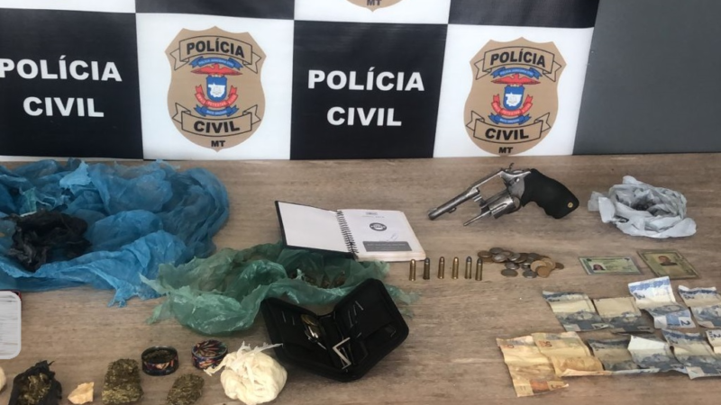 Cotriguaçu – Polícia Civil prende quatro em flagrante por tráfico e apreende arma, munições e veículos