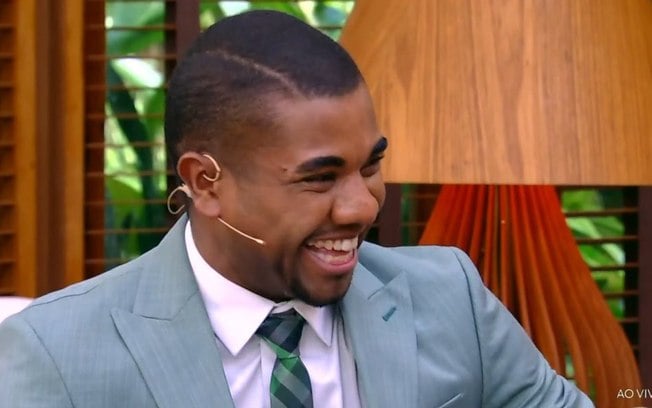 BBB 24: Davi revela que ‘noite de amor’ com esposa foi adiada; entenda