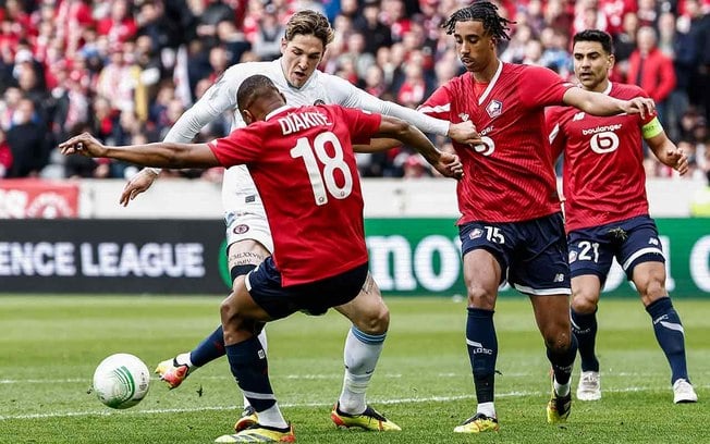 Com Martínez inspirado, Aston Villa bate o Lille nos pênaltis e avança na Liga Conferência