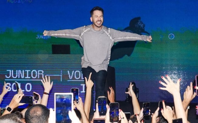 Junior Lima arrecada doações ao RS em evento de audição do novo álbum Junior Lima arrecada doações ao RS em evento de audição do novo álbum