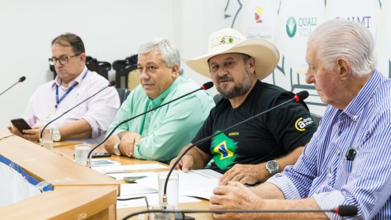 Frente Parlamentar do Leite discute melhoramento genético