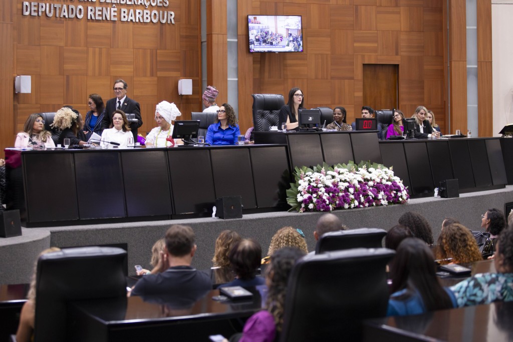 Orçamento e políticas públicas para mulheres são debatidos em audiência na ALMT Orçamento e políticas públicas para mulheres são debatidos em audiência na ALMT