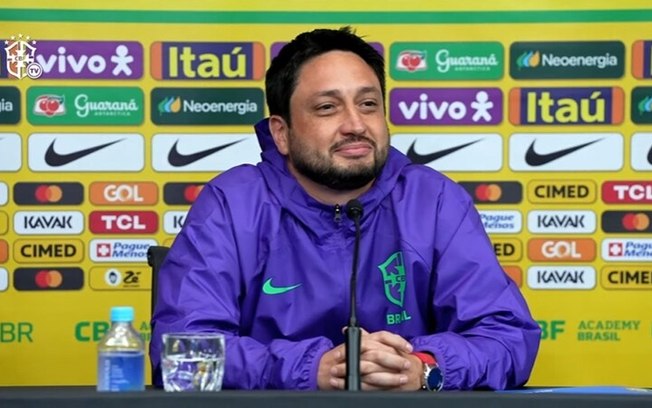 Arthur Elias e jogadoras celebram Brasil como sede da Copa em 2027 Arthur Elias e jogadoras celebram Brasil como sede da Copa em 2027