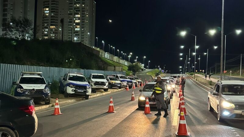 Operação Lei Seca prende sete pessoas e remove 57 veículos na noite deste domingo (12)