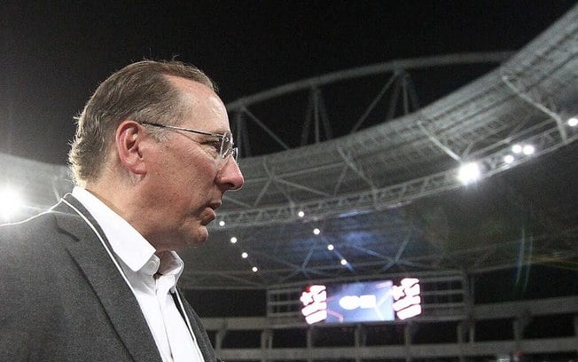 Textor planeja vender Crystal Palace e investir na compra do Everton